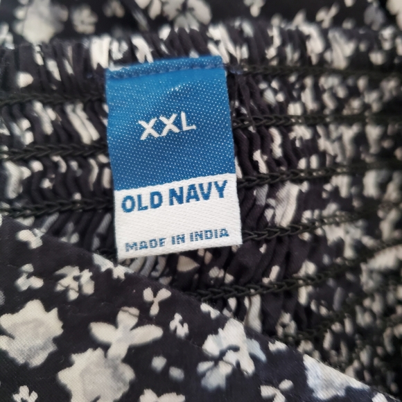 OLD NAVY Sz XXL Black Ditsy Floral Smocked Cami Tank Spaghetti Straps V-Neck - Picture 2 of 14